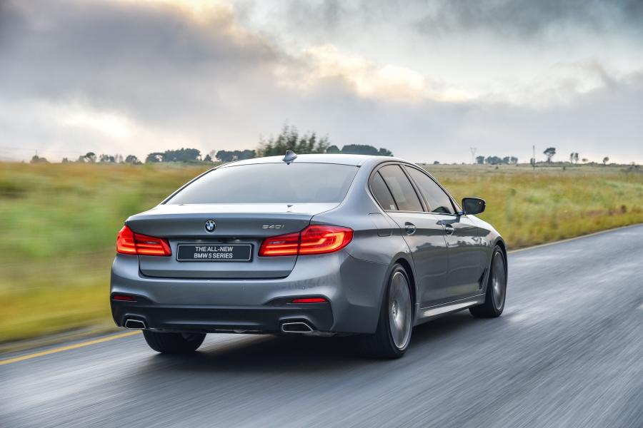  BMW 540i Sedan M Sport 2017 года  (ZA) (фото 22 из 40)